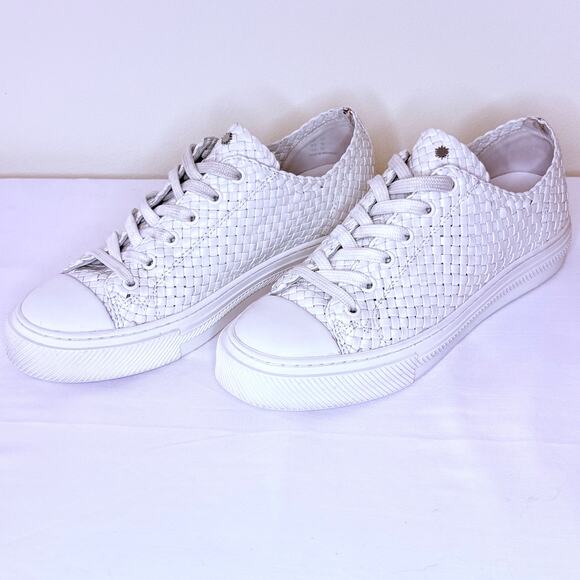 Stuart Weitzman Wova Low Top Sneaker Women's 9 | White | Woven Leather | EUC - Picture 3 of 10